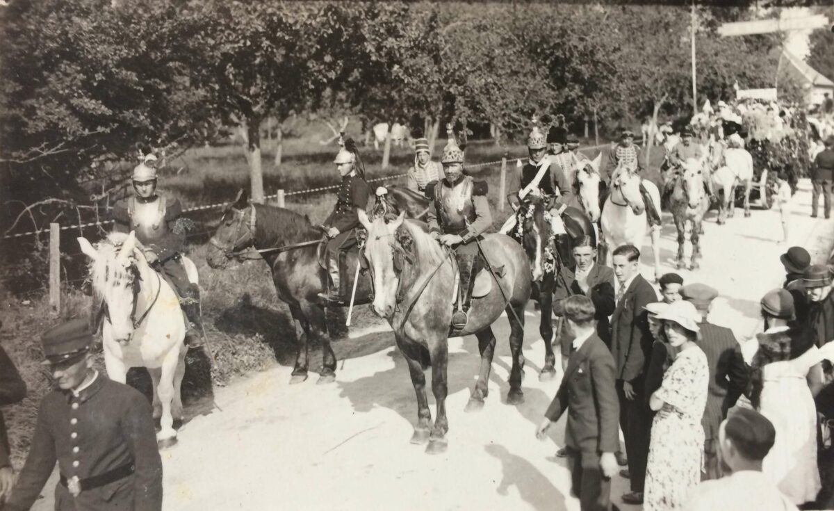 Fête des moissonneurs - Soldats à cheval 